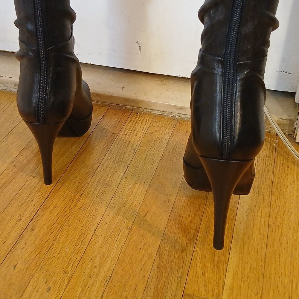 Stunning Like New Barneys (New York) Black Leather Over-the-Knee Platform  Boots - Picture 9 of 16